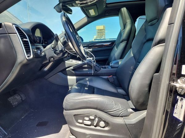 2020 PORSCHE CAYENNE