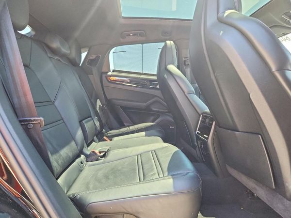 2020 PORSCHE CAYENNE