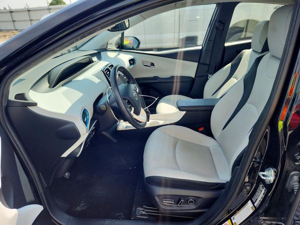 2017 TOYOTA PRIUS