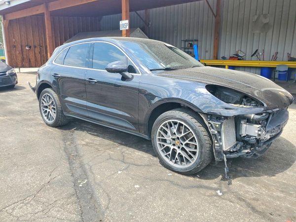 2015 PORSCHE MACAN