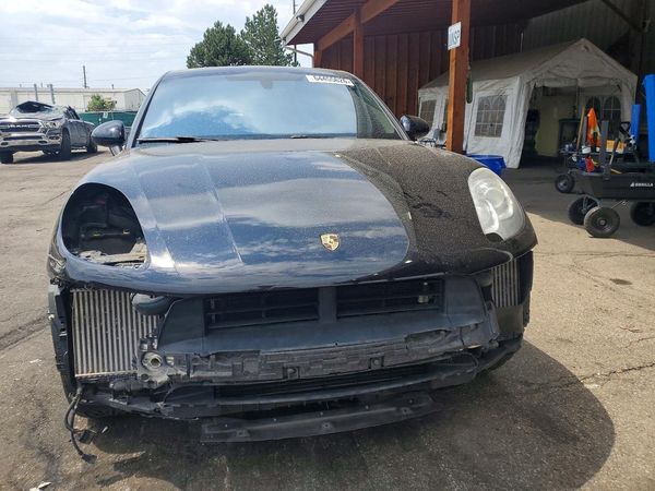 2015 PORSCHE MACAN