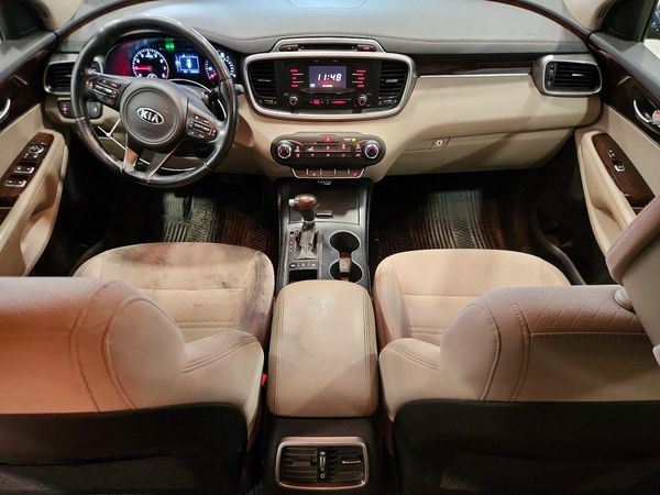 2016 KIA SORENTO L / LX