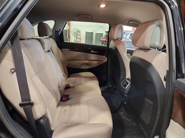 2016 KIA SORENTO L / LX