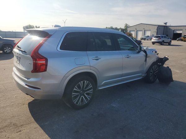 2021 VOLVO XC90 Momentum