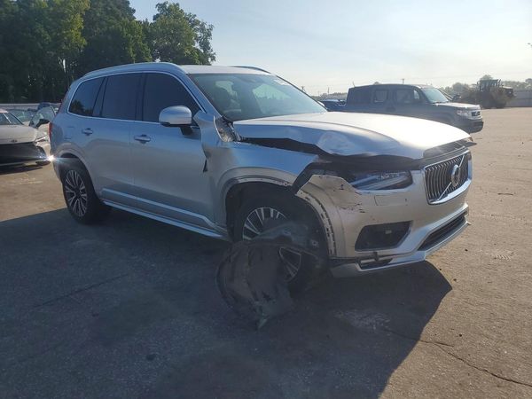 2021 VOLVO XC90 Momentum