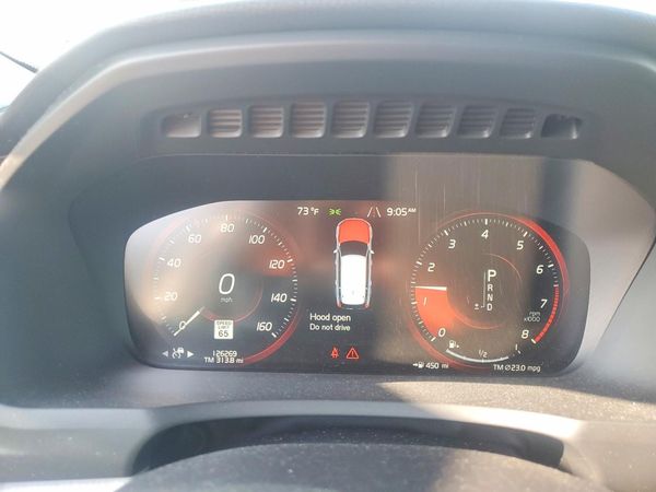 2021 VOLVO XC90 Momentum