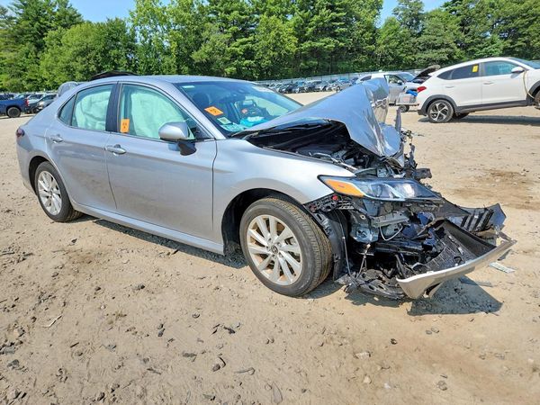 2024 TOYOTA CAMRY LE — Passenger 3/4