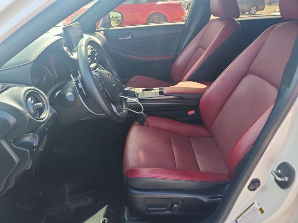 2024 LEXUS IS 300