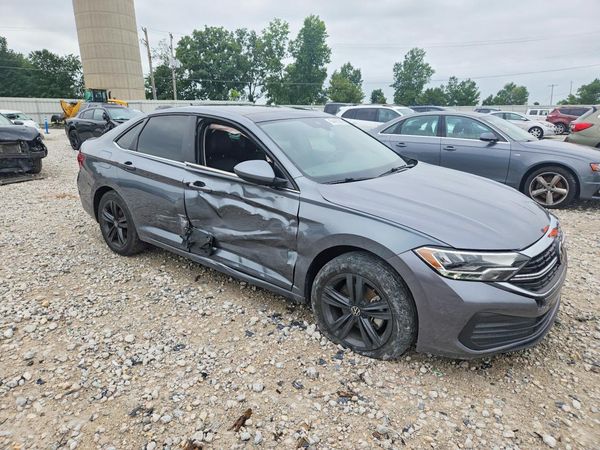 2023 VOLKSWAGEN JETTA SE w/ Sunroof