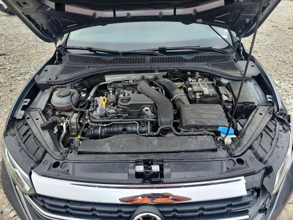 2023 VOLKSWAGEN JETTA SE w/ Sunroof