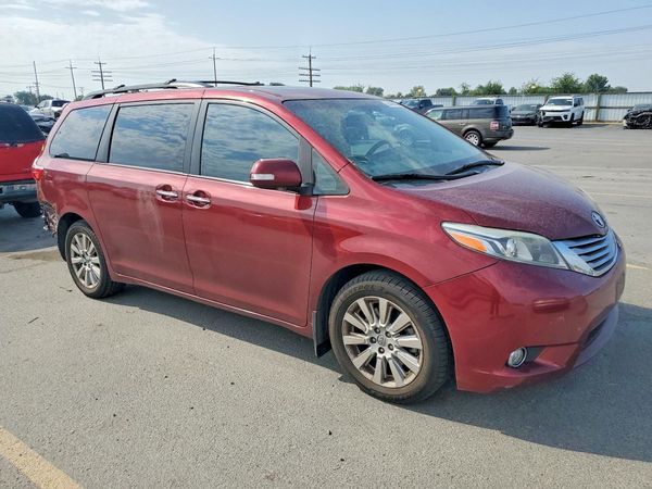 2015 TOYOTA SIENNA