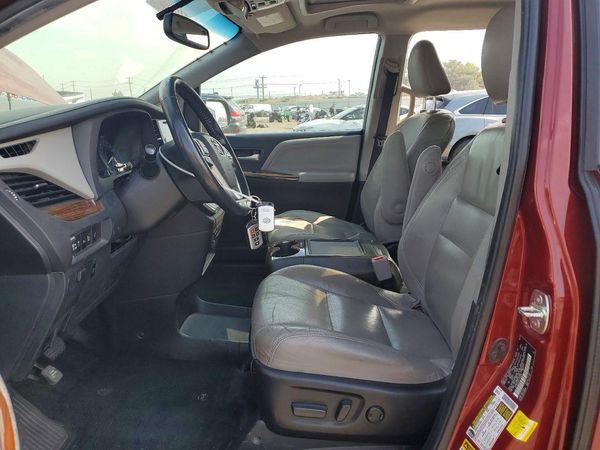 2015 TOYOTA SIENNA