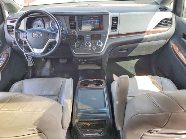 2015 TOYOTA SIENNA