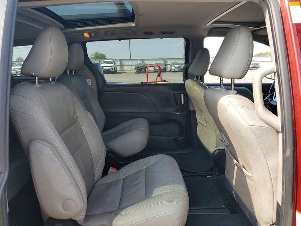 2015 TOYOTA SIENNA