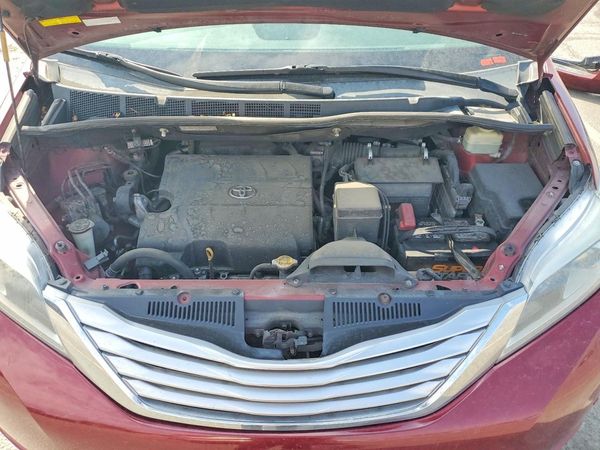 2015 TOYOTA SIENNA