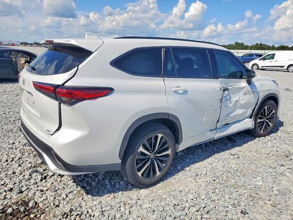 2022 TOYOTA HIGHLANDER XSE