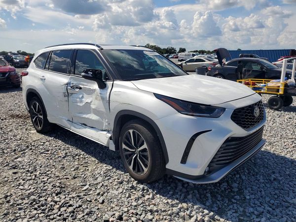 2022 TOYOTA HIGHLANDER XSE