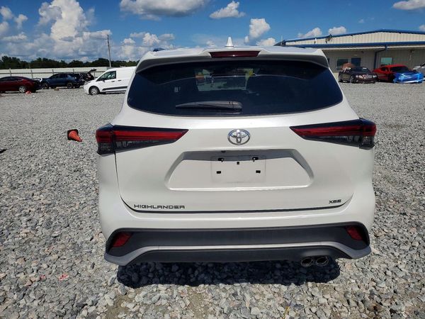 2022 TOYOTA HIGHLANDER XSE