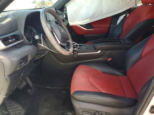 2022 TOYOTA HIGHLANDER XSE