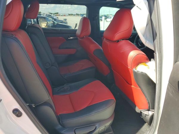 2022 TOYOTA HIGHLANDER XSE