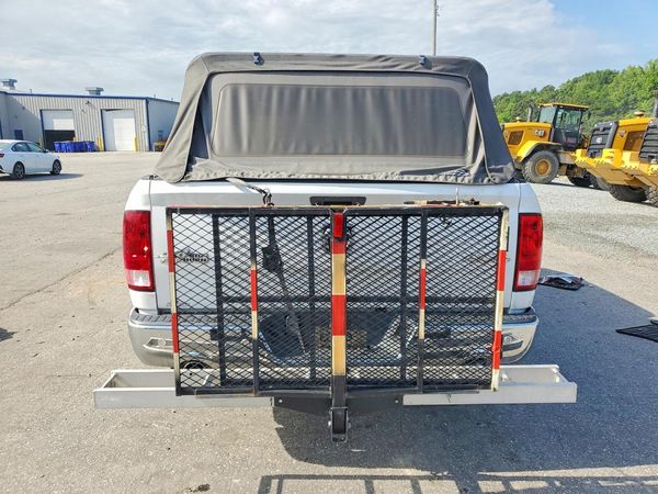 2017 RAM 1500 SLT