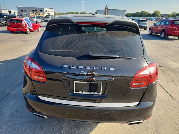 2014 PORSCHE CAYENNE