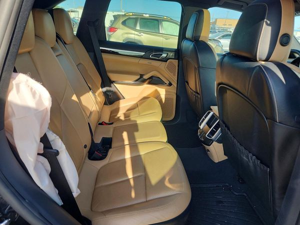 2014 PORSCHE CAYENNE