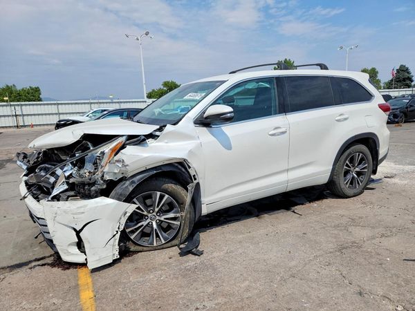 2018 TOYOTA HIGHLANDER LE/LE Plus