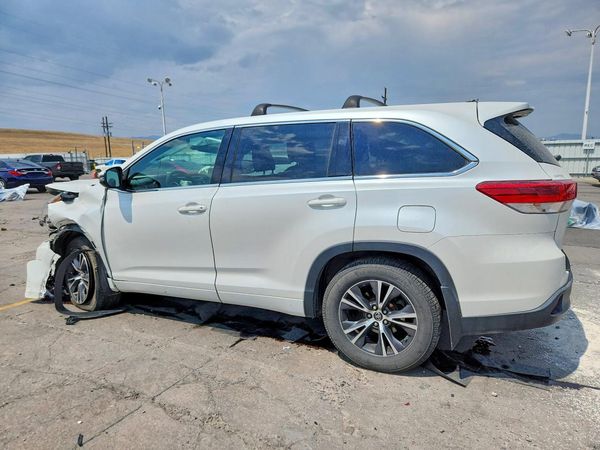 2018 TOYOTA HIGHLANDER LE/LE Plus