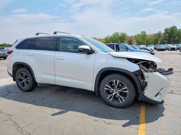 2018 TOYOTA HIGHLANDER LE/LE Plus