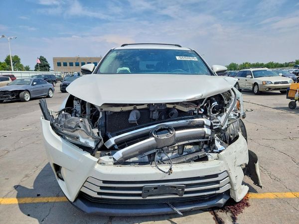 2018 TOYOTA HIGHLANDER LE/LE Plus