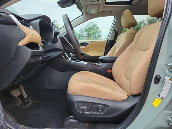 2022 TOYOTA RAV4 XLE