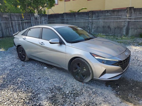 2022 HYUNDAI ELANTRA