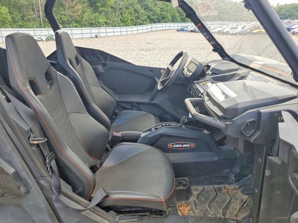 2022 CAN-AM COMMANDER MAX