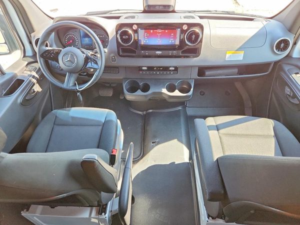 2025 MERCEDES-BENZ SPRINTER
