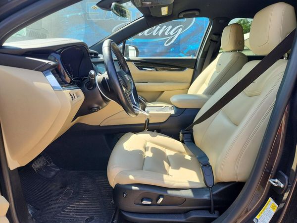 2017 CADILLAC XT5