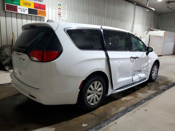 2021 CHRYSLER VOYAGER
