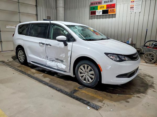 2021 CHRYSLER VOYAGER