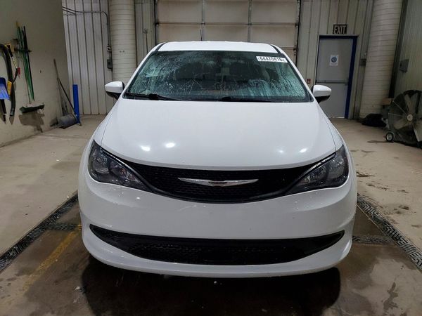 2021 CHRYSLER VOYAGER