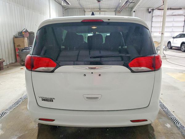 2021 CHRYSLER VOYAGER