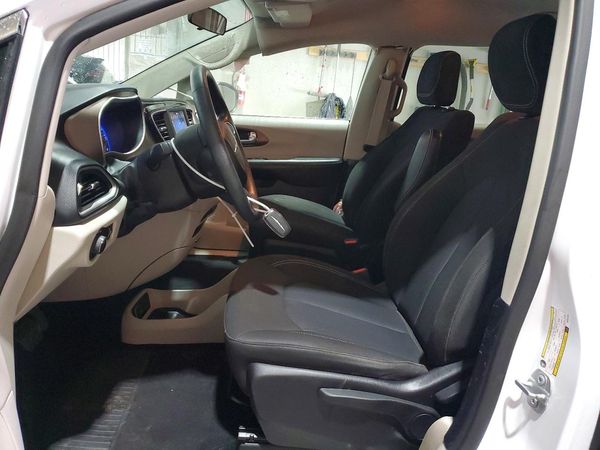 2021 CHRYSLER VOYAGER
