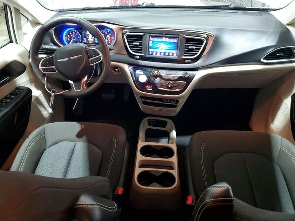 2021 CHRYSLER VOYAGER