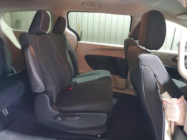 2021 CHRYSLER VOYAGER