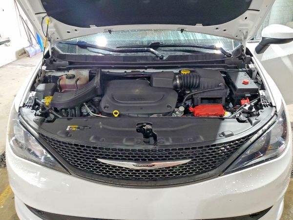 2021 CHRYSLER VOYAGER