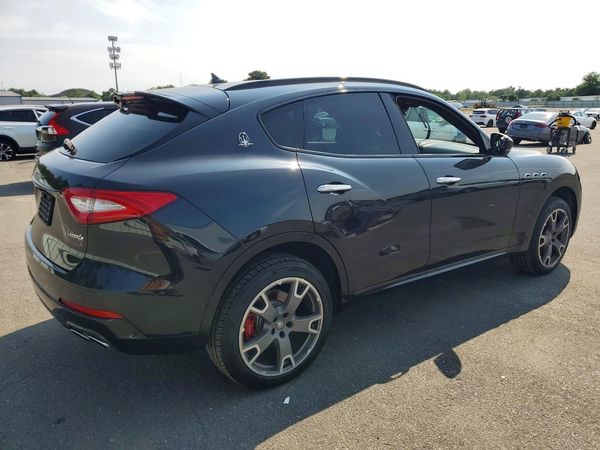 2017 MASERATI LEVANTE Sport