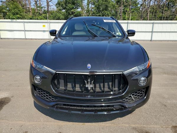 2017 MASERATI LEVANTE Sport