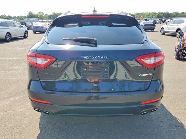 2017 MASERATI LEVANTE Sport