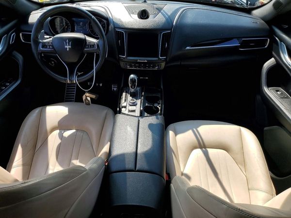 2017 MASERATI LEVANTE Sport