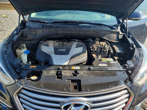 2019 HYUNDAI SANTA FE — Engine bay