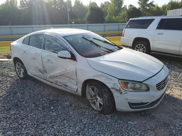 2015 VOLVO S60 Premier (non R design)